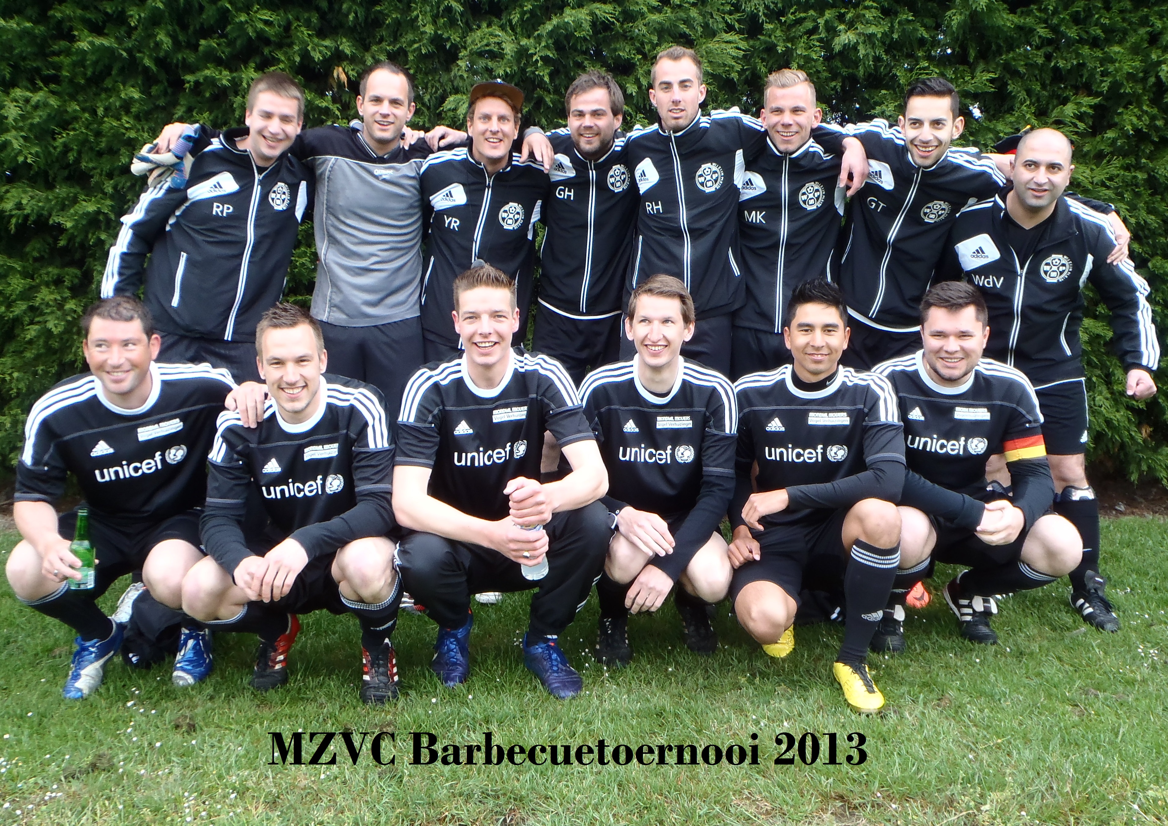 Groepsfoto MZVC barbecuetoernooi 2013