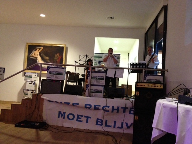 Mondial R. Vlot & Zn Verhuizingen sponsort verhuisdozen