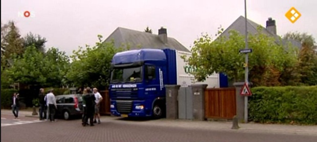 Mondial Movers verhuiswagen in het NOS journaal
