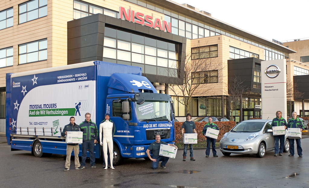 Nissan elektrisch verhuisd met Verhuiswagen van Mondial Aad de Wit Verhuizingen